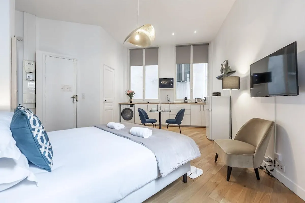 Champs Elysees - Amazing Apartment - Studio 巴黎 0*,  法国